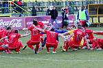 Ústečtí fotbalisté (červení) zvítězili na půdě HFK Olomouc 3:1.