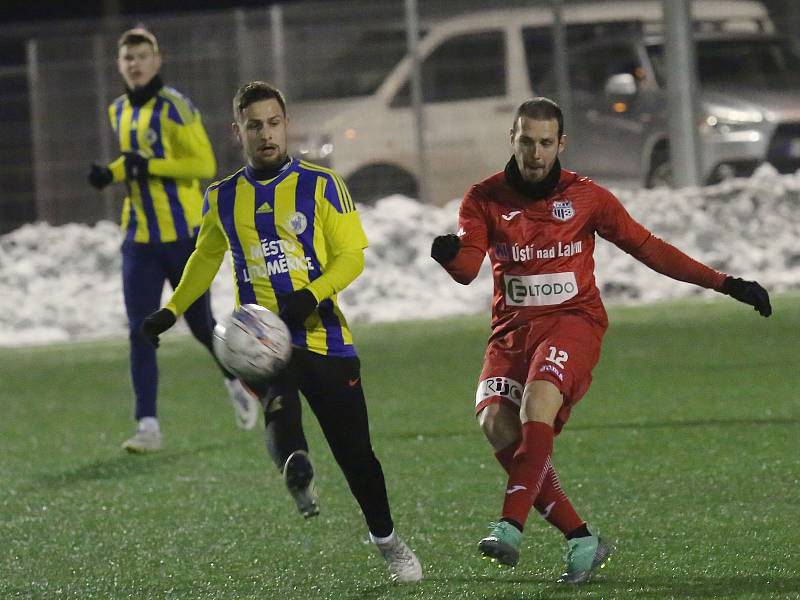 Fotbalové utkání Ústí a Litoměřice, zimní příprava. Fotbalisté Litoměřicka (v modrožlutém) proti Ústí nad Labem