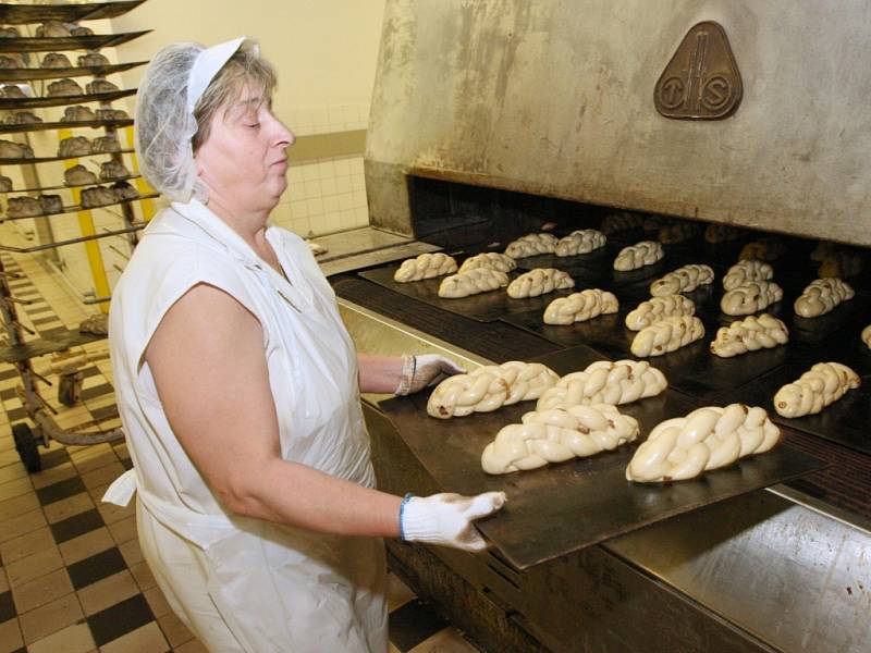  Nejčastěji v Inpeku vyrábějí takzvané tukové vánočky, tedy takové, kde se místo másla použije rostlinný tuk margarín. Jsou totiž levnější než ty z klasického másla.