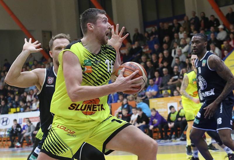 SLUNETA Ústí nad Labem - ARMEX Děčín 98:83.