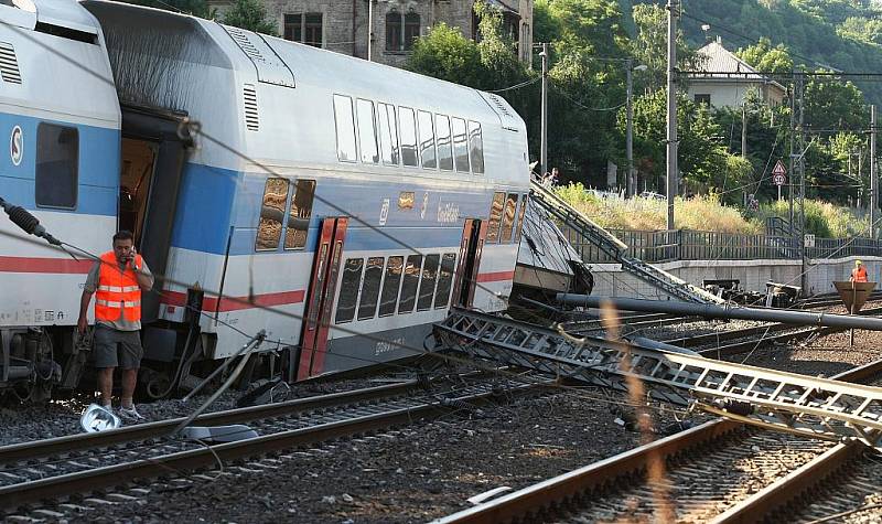 Vykolejený CityElefant ve Vaňově.