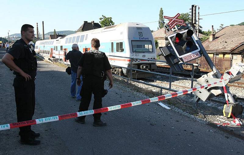 Vykolejený CityElefant ve Vaňově.