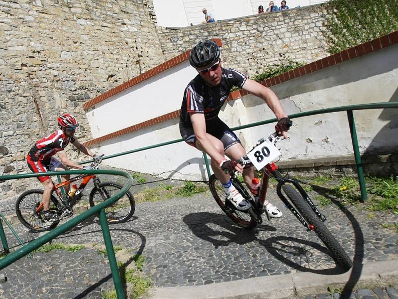 Pátý ročník amatérského cyklistického závodu s adrenalinovým sjezdem Máchových schodů se uskuteční v neděli 21. dubna 2013.