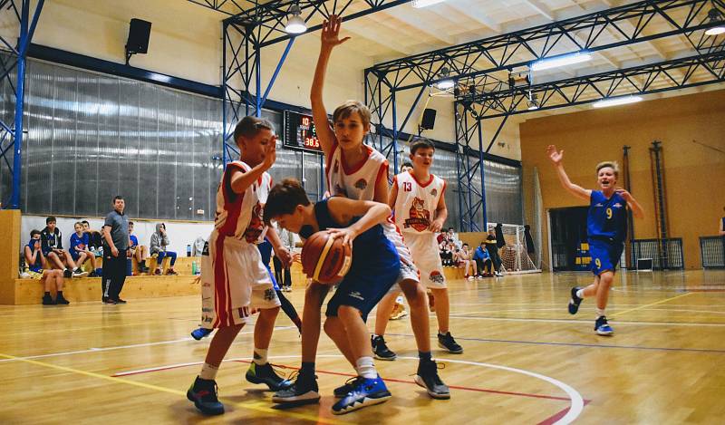 Basketbalisté Slunety Ústí n. L. v kategorii U13 vyhráli oba pondělní zápasy v Lounech.