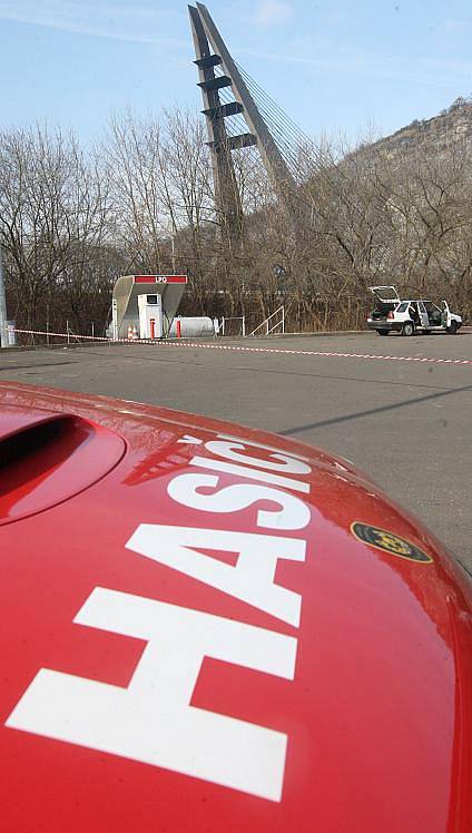 U úniku plynu z nádrže osobního automobilu Škoda Felicie combi u čerpací stanice na Střekově zasahovala přivolaná jednotka profesionálních hasičů z Ústí nad Labem. 