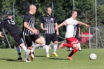 I.A třída. Ústecké městské derby Neštěmice (bíločervení) - Mojžíř (černí) skončilo remízou 2:2, na penalty zvítězilo mužstvo Neštěmic.