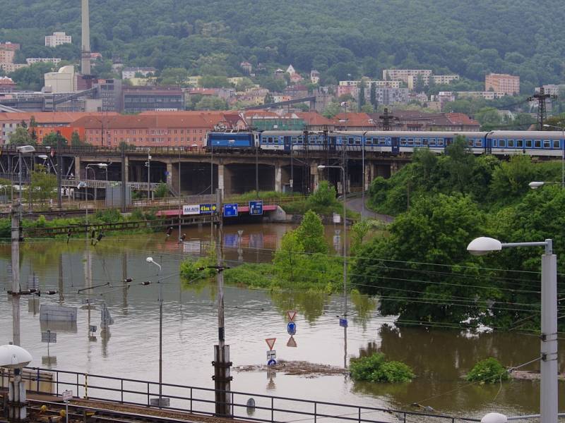 Voda v centru Ústí nad Labem, čtvrteční ráno.