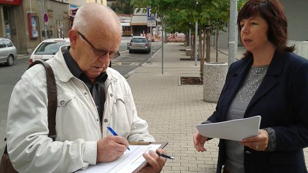 Jan Ševčík je prvním člověkem, který se podepsal na petiční arch požadující vyhlášení krajského referenda.