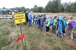  Žáci základních škol z Libouchce a Tisé si zahráli roli figurantů při vojenském cvičení libereckých chemiků v Tisé. Vojáci potřebovali 200 civilistů na nácvik dekontaminace, aby se co nejlépe přiblížili realitě.