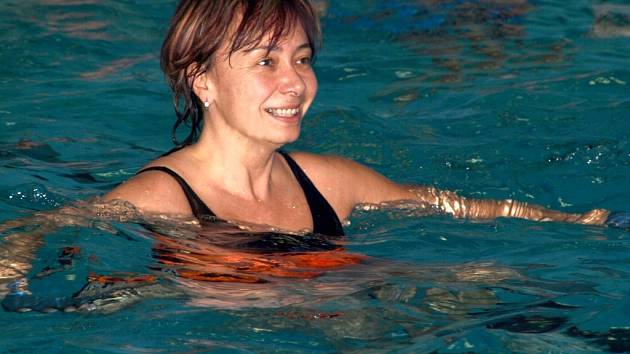 Městské lázně se vrací k oblíbenému programu cvičení aquaaerobicu pro seniory. Ilustrační foto.
