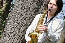 Saxofon a skauting. Dvě velké záliby provázejí životem Janu Makovcovou. Hudba ji uklidňuje, skaut učí žít v přátelství.