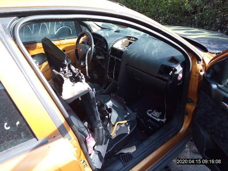 34 Opel Astra bez RZ ul. Litoměřická Střekov autovrak 15.4.2020