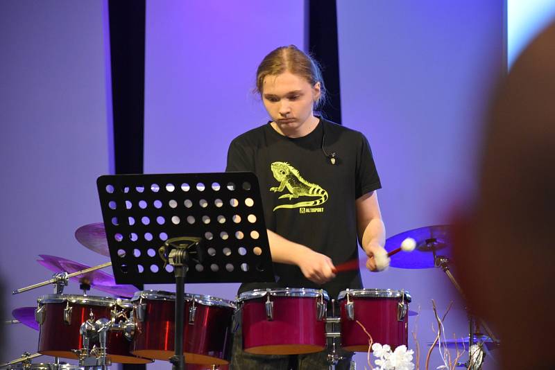 Celkem 36 nejlepších mladých bubeníků z Ústeckého kraje se sešlo v Chomutově v soutěži Základních uměleckých škol. Pouze pět nejlepších z celkem 9. kategorií mohlo postoupit do celostátního finále.