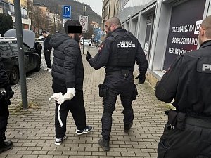 Výtržník v centru Ústí ničil nejen značky. 