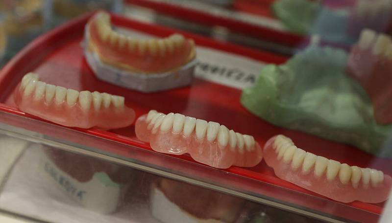 Soutěž zubních laborantů Ústecký dent. Anatomická modelace korunek z vosku