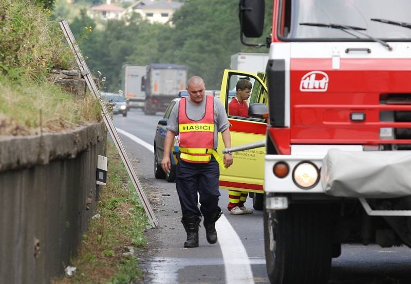 Na železniční trati mezi Dolními Zálezly a ústeckou čtvrtí Vaňov zemřel člověk po srážce s projíždějícím rychlíkem. 