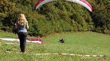 Dobětický vánek, pátý ročník závodů paraglidistů v přesnosti přistání. 