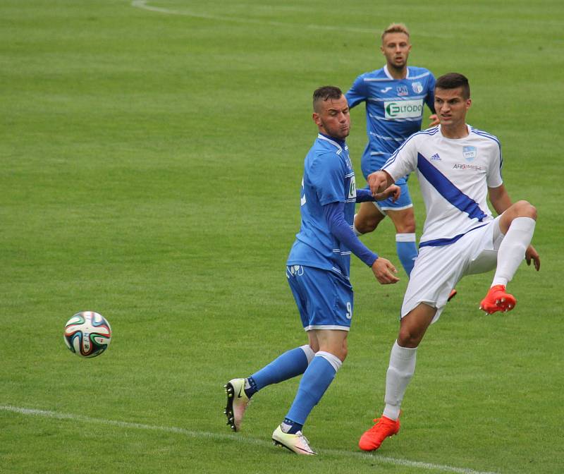 Ústečtí fotbalisté (modří) prohráli ve Frýdku-Místku 1:2.