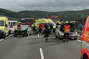 Dopravní nehoda na dálnici D8. Ilustrační foto.