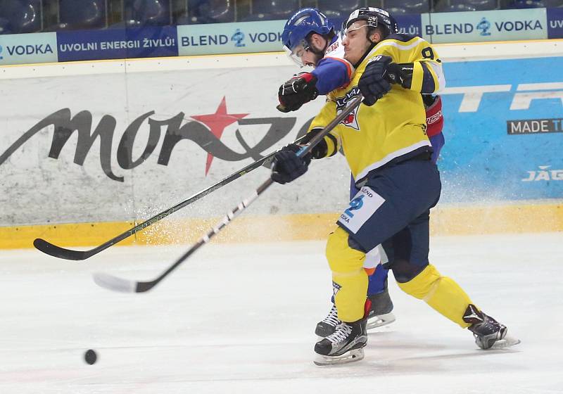 Hokejisté Slovanu (žlutí) doma prohráli s Litoměřicemi vysoko 0:5.