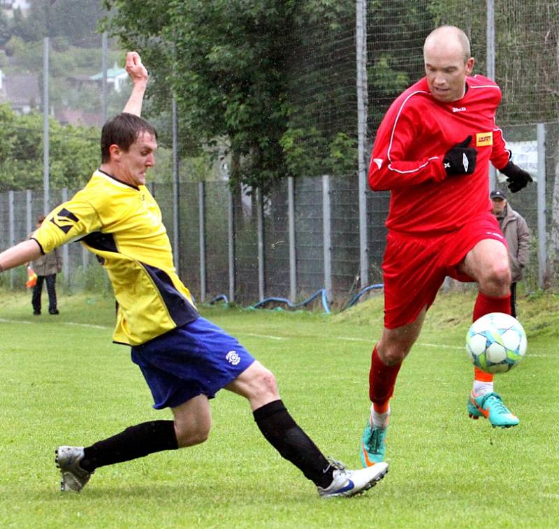 Fotbalisté rezervy Brné (červení) doma porazili Malé Březno 2:1.