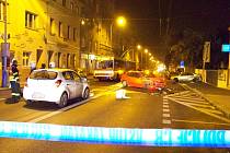 Hrozivě vyhlížející nehoda v pondělí večer zablokovala Masarykovu ulici u křižovatky s ulicí Šaldova. 