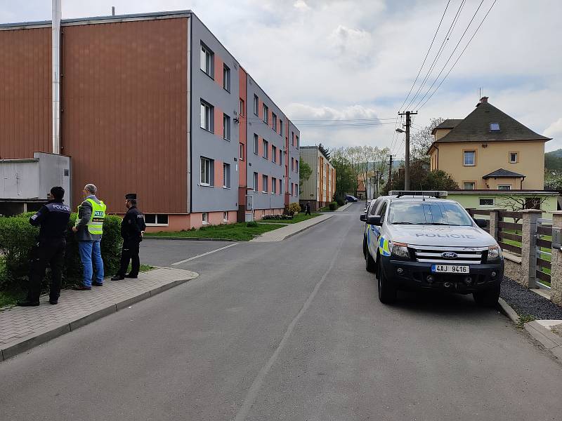 Policie zasahovala v Libouchci kvůli muži, který vyhrožoval sebevraždou.