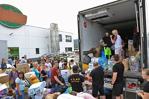 Lidé z Ústí poslali na Moravu kamion plný pomoci.