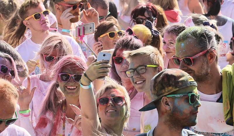 Za zábavou a za sportem dorazilo v v Ústí nad Labem na Rainbow run 2017 několik stovek návštěvníků.