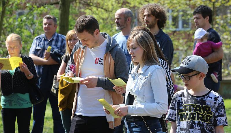 Představitelé církve v Ústí nad Labem odpoledne vystoupili na Mariánskou skálu.