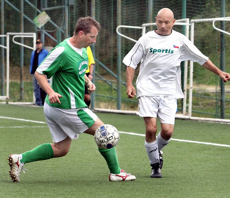 Fotbalisté Božtěšic (zelení) nezvládli ani poslední utkání sezony a Svádovu B podlehli 1:8.