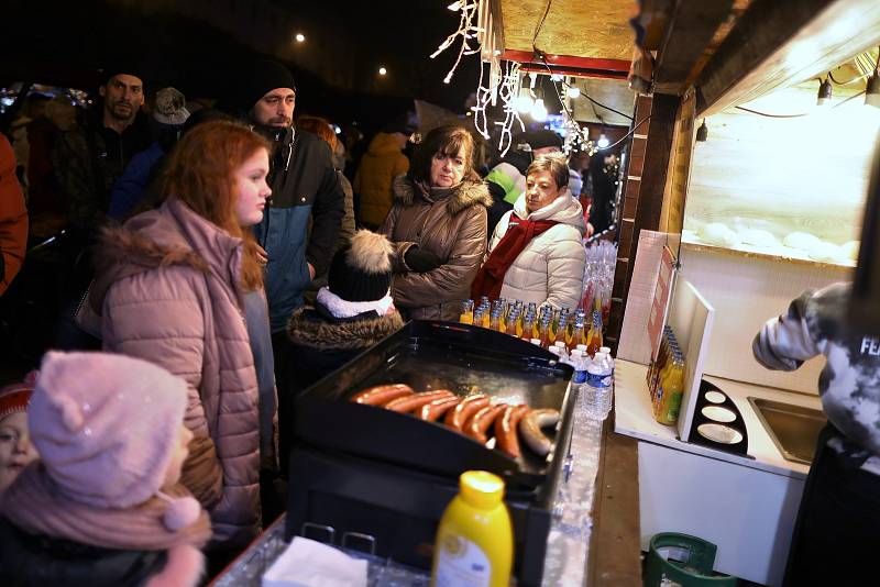 Rozsvícení vánočního stromu na Lidickém náměstí v Ústí nad Labem.