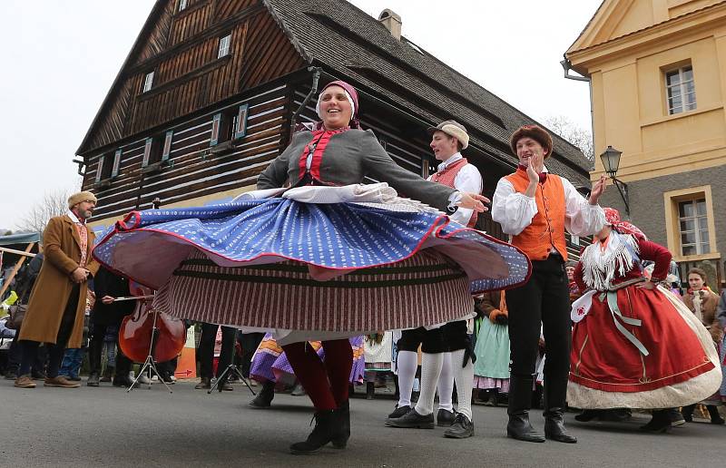 V sobotu a v neděli přišly stovky návštěvníků na tradiční Velikonoční jarmark v Zubrnicích.