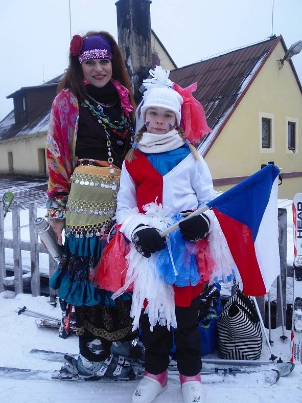 Tradiční silvestrovský karneval na sjezdovce Meva na Telnici.