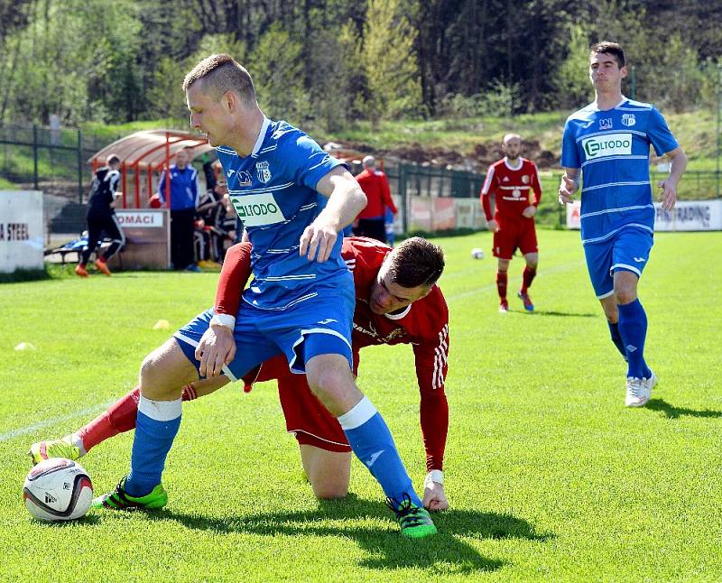 Fotbalisté Ústí (modří) prohráli v Třinci 0:2.