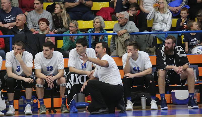 Basketbalové derby mezi Ústím nad Labem a Děčínem.