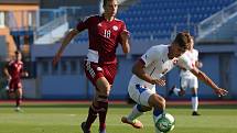 Česká republika U18 (v bílém) porazila v Ústí nad Labem Lotyšsko U18 2:1