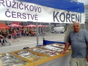 Koření, které prodává u Fora prodejce Petr Růžička, prověřil Petr Stupka známý z televize.