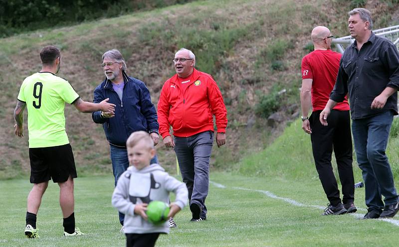 Fotbalisté SK Brná (zelenočerní) porazili ve 3. kole krajského poháru TJ Krupka (bílí) 3:1.