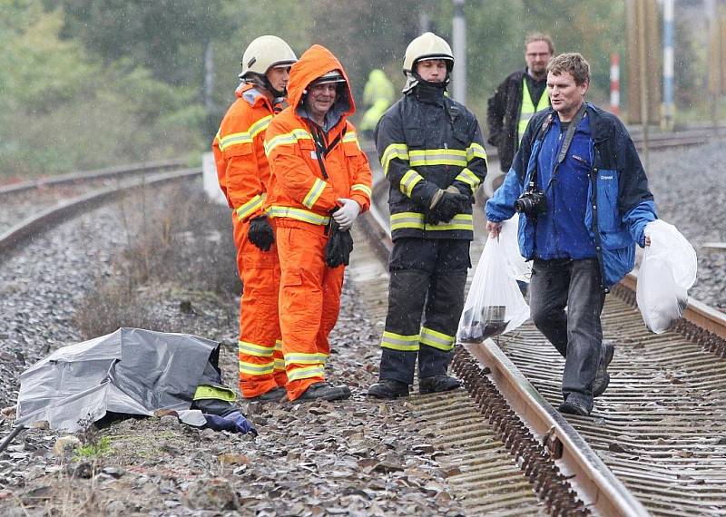 Mezinárodní vlak EC 175 srazil u Lovosic dva dělníky. Ti na místě svým zraněním podlehli.