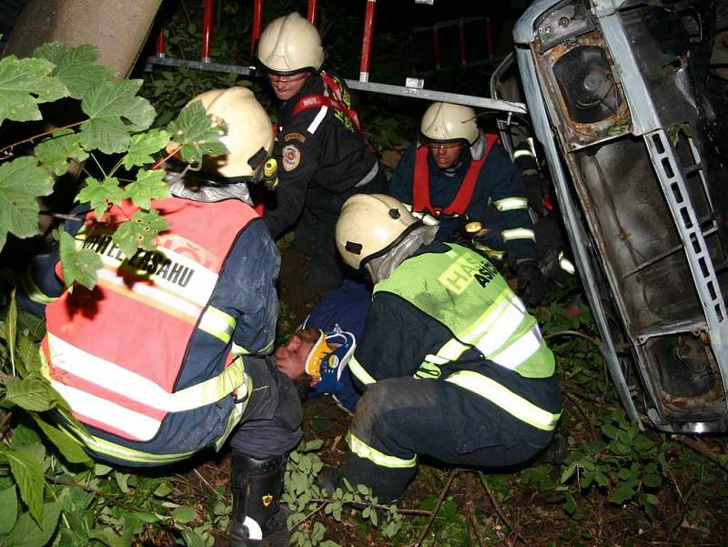 Zásah ústeckých a petrovických hasičů u fiktivní nehody