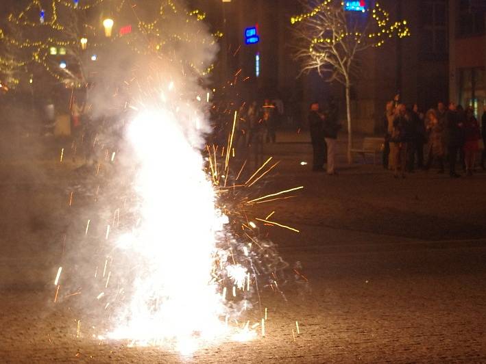 Vítání nového roku 2013 na Mírovém náměstí v Ústí nad Labem.