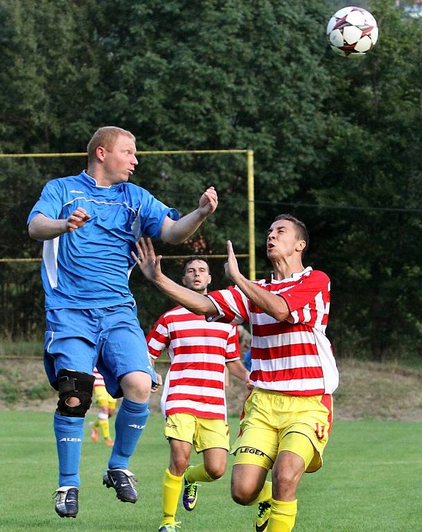 Fotbalisté Brné (pruhovaní) doma deklasovali Jílové vysoko 8:2!