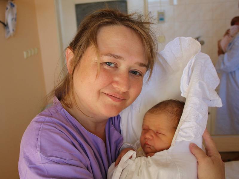 Antonín Kmec se narodil  v ústecké porodnici 31. 5. 2017 (2.29) Anetě Kravarové.  Měřil 52 cm, vážil 3,50 kg.