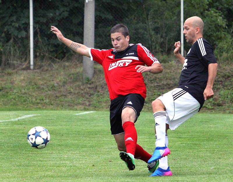 předkolo MOL Cup, Brná-Zbuzany, 16.7.2017Rakishtenliev (vlevo) zastavuje Musila(foto: Deník/Rudolf Hoffmann)