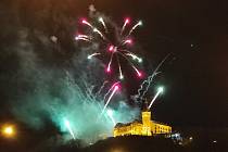 Novoroční ohňostroj v Ústí nad Labem. Začal rok 2022