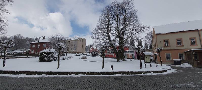 Z procházky po obci Petrovice na Ústecku.