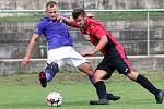 Utkání Přestanova (fialovo-bílí) proti MSK Trmice (červenočerní) skončilo remízou 2:2,, po penaltách získal bod navíc Přestanov. Hráno na stadionu v Trmicích.