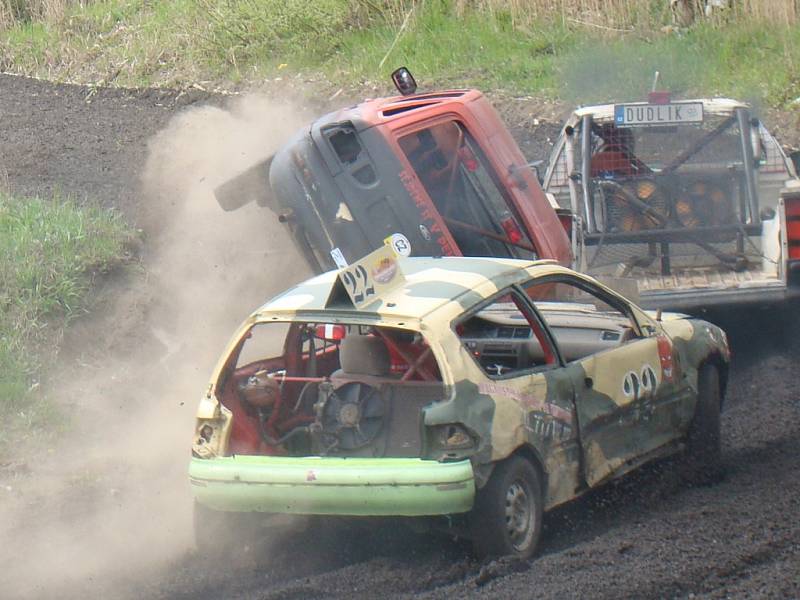 Třetí ročník amatérského seriálu závodů Autopoint Cup odstartoval v Chabařovicích. 