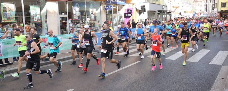  Rouškový 1/2Maraton Ústí nad Labem otevřel populární běžecký seriál.